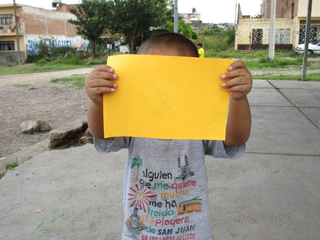 cartulina fluorescente: una convocatoria para la&nbsp;libertad